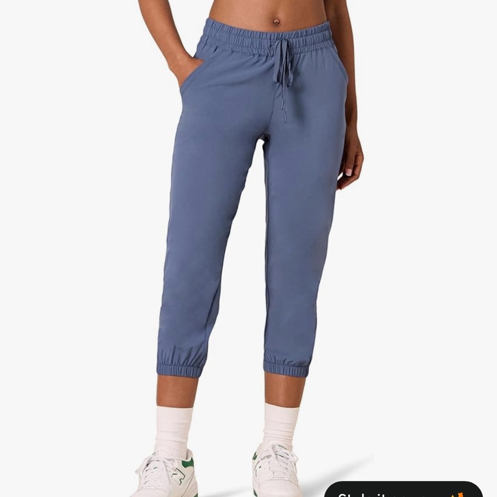 Amazon Essentials Women's Cropped Pants in Blue